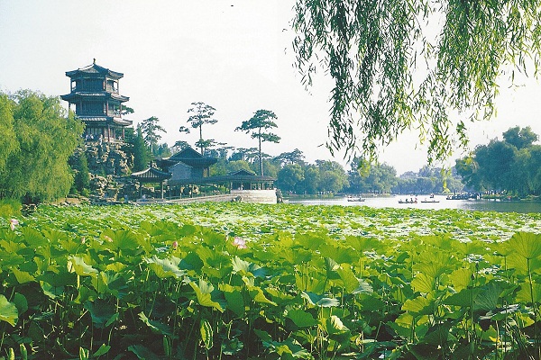 Der Goldberg-Pavillon in der Sommerresidenz in Chengde Der Goldberg-Pavillon in der Sommerresidenz in Chengde