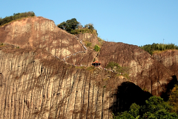 Danxia-Felsen im Wuyishan-Gebirge in Fujian Danxia-Felsen im Wuyishan-Gebirge in Fujian