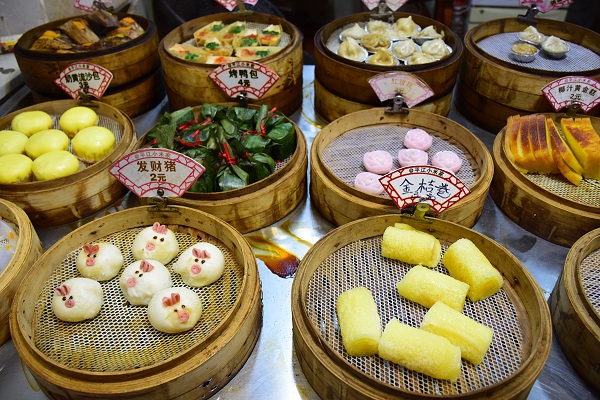 Dim Sum auf der historischen Straße Pingjiang-Lu Dim Sum auf der historischen Straße Pingjiang-Lu