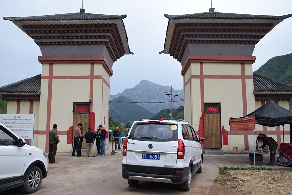 Östliches Ende der Kunshan-Tunnelstraße in Wanxianshan Östliches Ende der Kunshan-Tunnelstraße in Wanxianshan